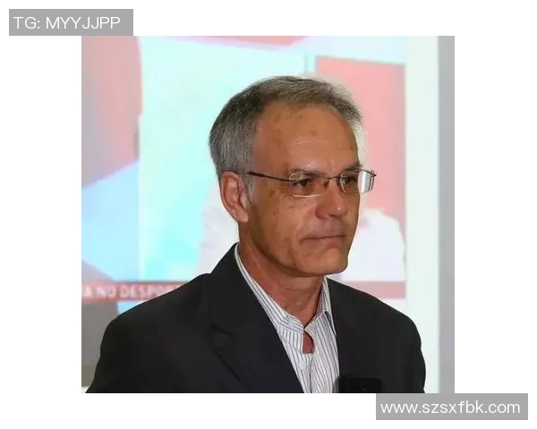 与足球明星畅聊足球梦想与人生哲学的英语对话体验